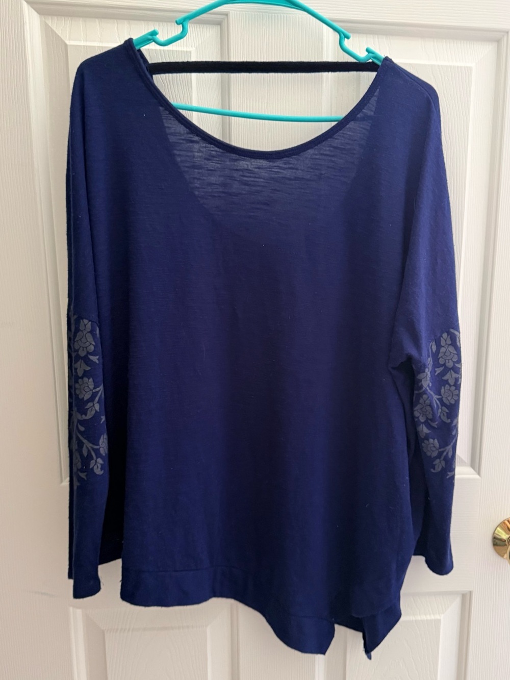 Gaiam asymmetrical long sleeve navy shirt size medium boho printed sleeves
